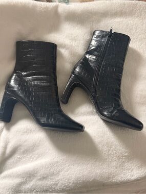 Croc-Embossed Black Pointed Ankle Boots with Block Heel